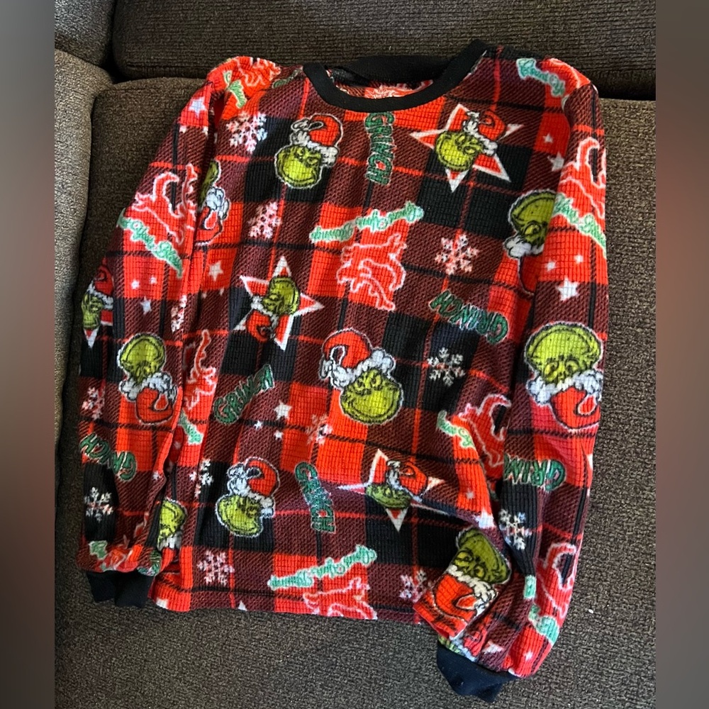Boy grinch pajamas.